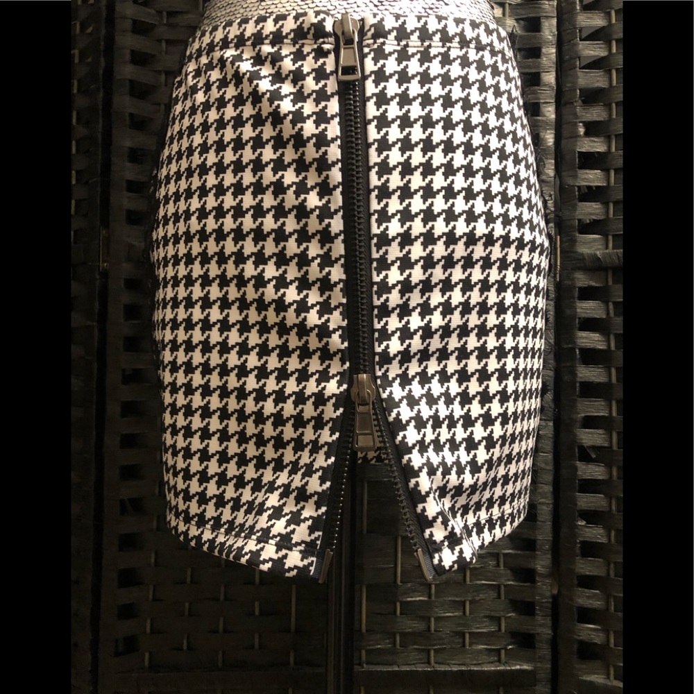Houndstooths Print BUFFALO David Bitton Mini Skirt (NWT) 🔥